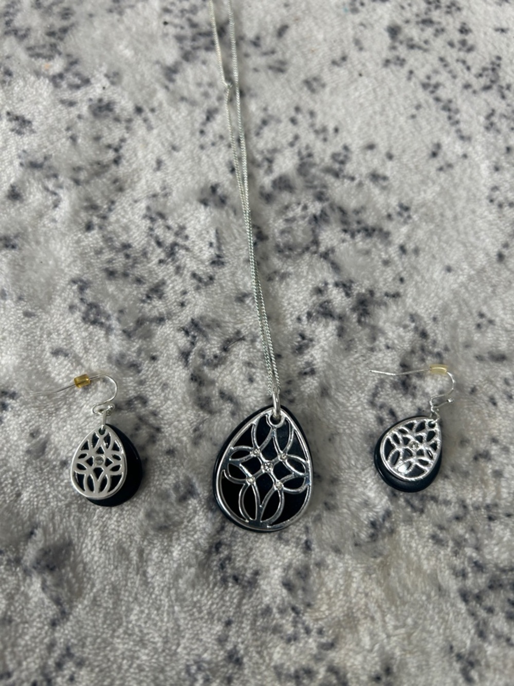 Silver tone Filigree Black Teardrop Necklace & Earrings Set